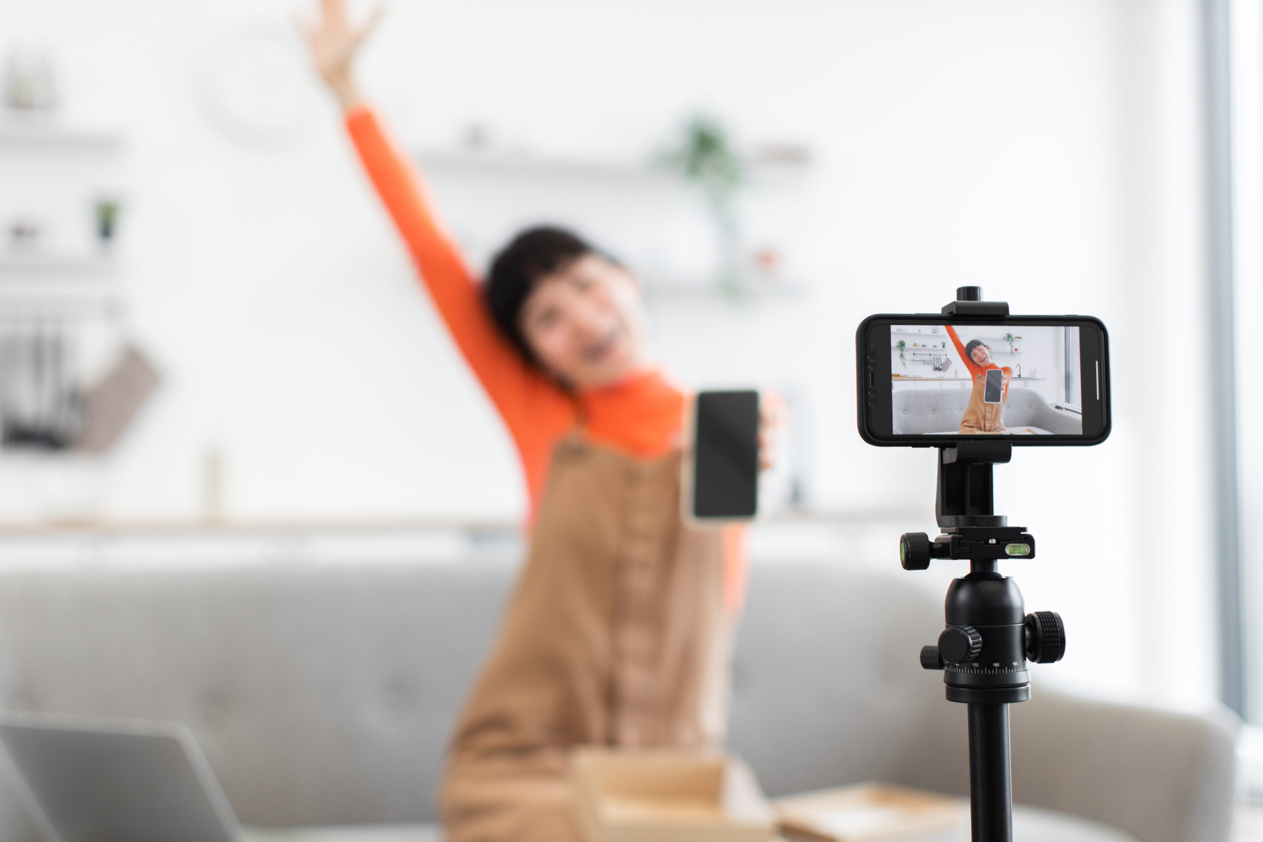 #ParaTodosVerem: mulher grava vídeo para celular